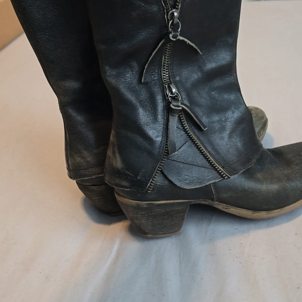 Women's Black Leather Boots - Picture 10 of 10
